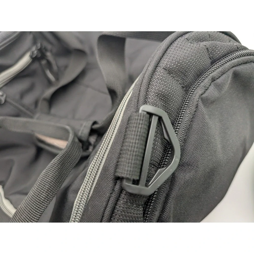 Clean Skullcandy Ink'd Black Travel Gym Workout Bag Luggage Duffle Bag 20